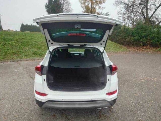 Білий Хендай Туксон, об'ємом двигуна 1.6 л та пробігом 85 тис. км за 10600 $, фото 8 на Automoto.ua