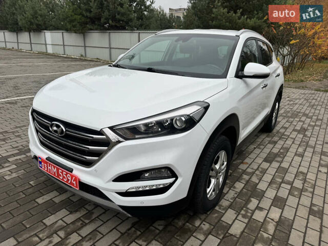 Белый Хендай Туксон, объемом двигателя 1.69 л и пробегом 178 тыс. км за 12800 $, фото 3 на Automoto.ua