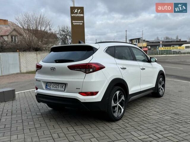 Білий Хендай Туксон, об'ємом двигуна 2 л та пробігом 107 тис. км за 19400 $, фото 5 на Automoto.ua