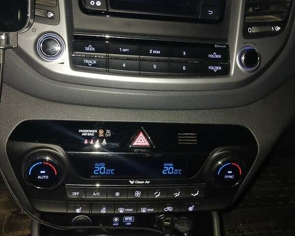 Белый Хендай Туксон, объемом двигателя 2 л и пробегом 41 тыс. км за 18300 $, фото 3 на Automoto.ua