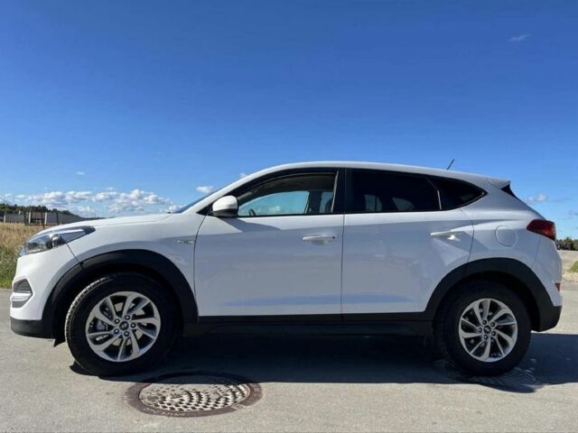 Белый Хендай Туксон, объемом двигателя 0 л и пробегом 144 тыс. км за 12600 $, фото 4 на Automoto.ua