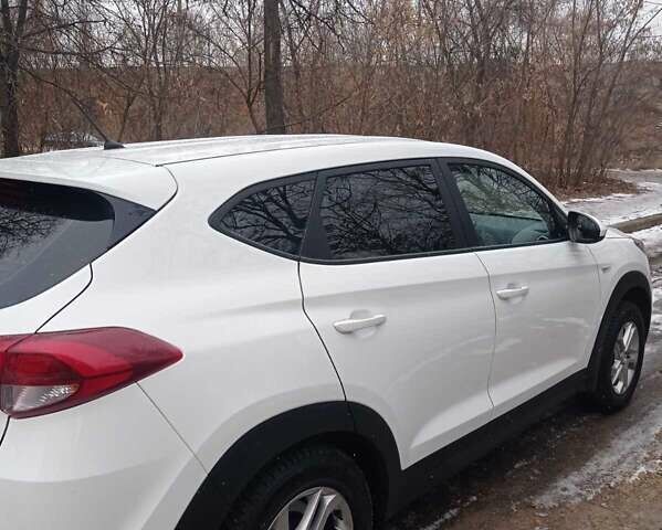 Білий Хендай Туксон, об'ємом двигуна 2 л та пробігом 115 тис. км за 16300 $, фото 16 на Automoto.ua