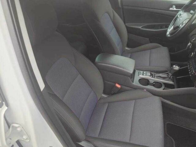 Білий Хендай Туксон, об'ємом двигуна 1.6 л та пробігом 85 тис. км за 10600 $, фото 18 на Automoto.ua