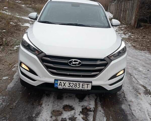 Білий Хендай Туксон, об'ємом двигуна 2 л та пробігом 115 тис. км за 16300 $, фото 2 на Automoto.ua