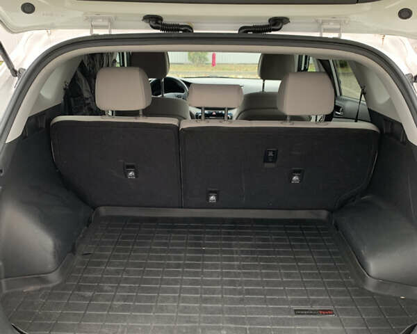 Белый Хендай Туксон, объемом двигателя 2 л и пробегом 167 тыс. км за 15800 $, фото 11 на Automoto.ua