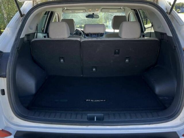 Белый Хендай Туксон, объемом двигателя 0 л и пробегом 144 тыс. км за 12600 $, фото 12 на Automoto.ua