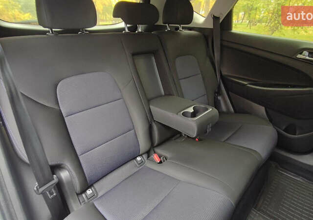 Белый Хендай Туксон, объемом двигателя 2 л и пробегом 147 тыс. км за 17500 $, фото 24 на Automoto.ua