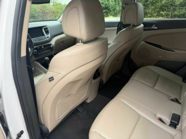 Белый Хендай Туксон, объемом двигателя 1.6 л и пробегом 50 тыс. км за 3500 $, фото 13 на Automoto.ua