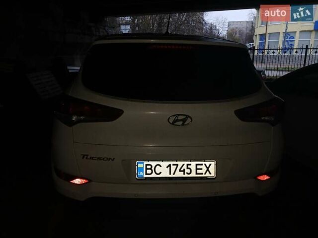 Белый Хендай Туксон, объемом двигателя 2 л и пробегом 41 тыс. км за 18300 $, фото 2 на Automoto.ua