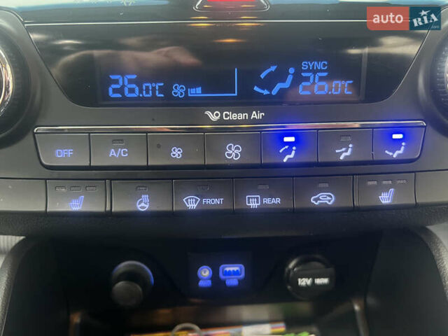 Белый Хендай Туксон, объемом двигателя 2 л и пробегом 147 тыс. км за 17500 $, фото 18 на Automoto.ua