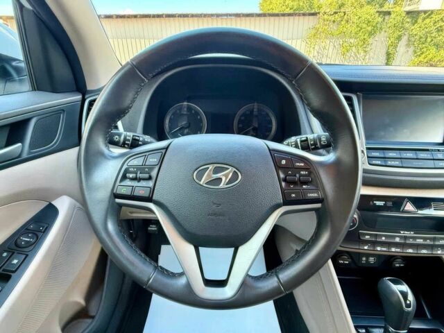 Белый Хендай Туксон, объемом двигателя 1.6 л и пробегом 50 тыс. км за 3500 $, фото 10 на Automoto.ua