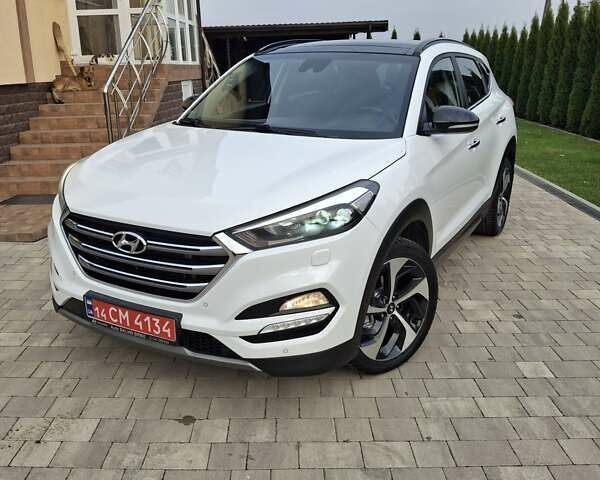 Белый Хендай Туксон, объемом двигателя 2 л и пробегом 203 тыс. км за 18700 $, фото 13 на Automoto.ua
