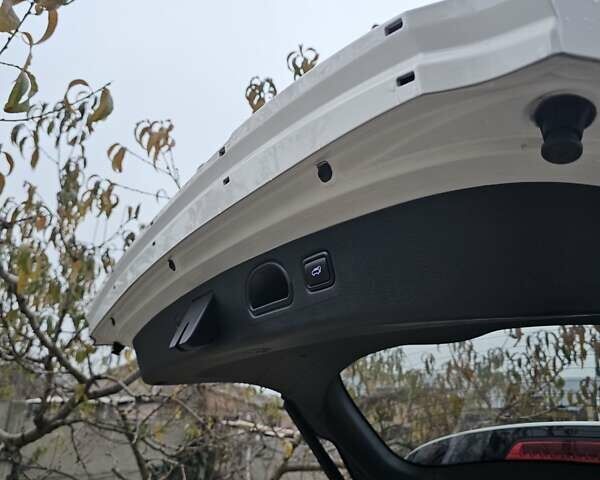 Белый Хендай Туксон, объемом двигателя 2 л и пробегом 187 тыс. км за 24000 $, фото 3 на Automoto.ua