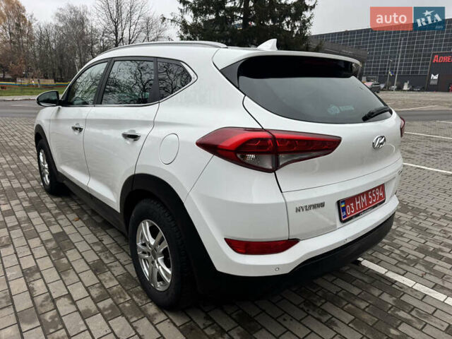 Белый Хендай Туксон, объемом двигателя 1.69 л и пробегом 178 тыс. км за 12800 $, фото 8 на Automoto.ua