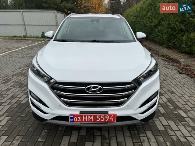 Белый Хендай Туксон, объемом двигателя 1.69 л и пробегом 178 тыс. км за 12800 $, фото 2 на Automoto.ua