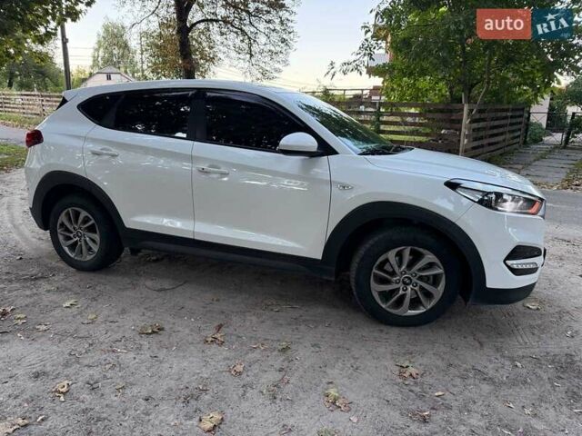 Білий Хендай Туксон, об'ємом двигуна 2 л та пробігом 193 тис. км за 17890 $, фото 3 на Automoto.ua