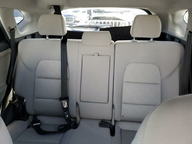 Білий Хендай Туксон, об'ємом двигуна 2 л та пробігом 167 тис. км за 11900 $, фото 9 на Automoto.ua