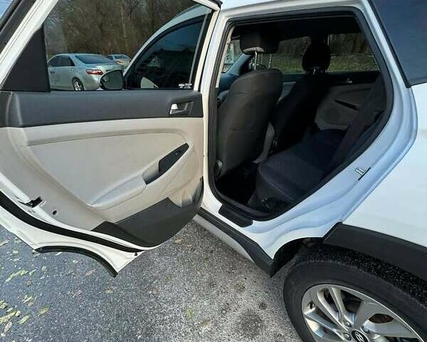 Хендай Туксон 2017 в Львове на Automoto.ua Белый Хендай Туксон, объемом двигателя 1.59 л и пробегом 93 тыс. км за 18300 $, фото 7 на Automoto.ua