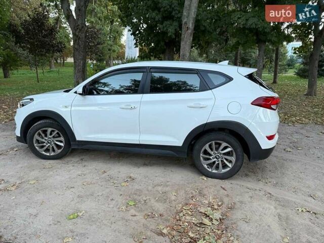 Білий Хендай Туксон, об'ємом двигуна 2 л та пробігом 193 тис. км за 17890 $, фото 8 на Automoto.ua