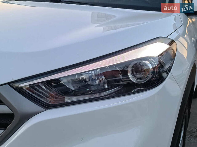 Хендай Туксон 2017 в Харькове на Automoto.ua Белый Хендай Туксон, объемом двигателя 2 л и пробегом 146 тыс. км за 16490 $, фото 4 на Automoto.ua