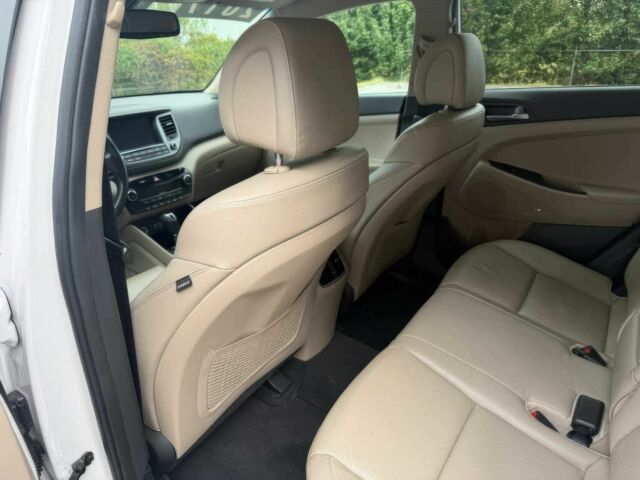 Белый Хендай Туксон, объемом двигателя 1.6 л и пробегом 62 тыс. км за 10200 $, фото 12 на Automoto.ua