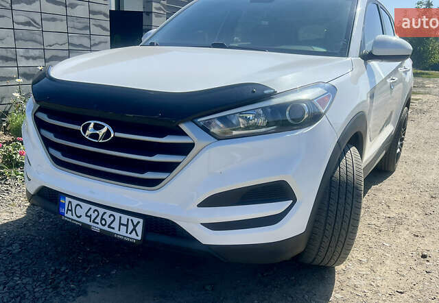 Белый Хендай Туксон, объемом двигателя 2 л и пробегом 169 тыс. км за 15000 $, фото 2 на Automoto.ua