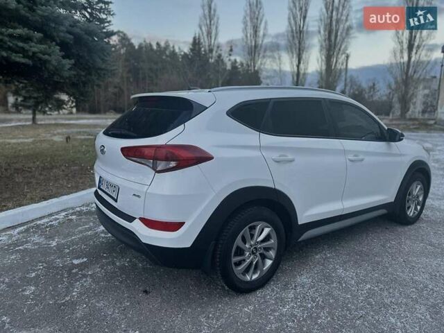 Білий Хендай Туксон, об'ємом двигуна 1.98 л та пробігом 135 тис. км за 15800 $, фото 4 на Automoto.ua
