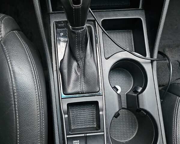 Белый Хендай Туксон, объемом двигателя 2 л и пробегом 187 тыс. км за 24000 $, фото 15 на Automoto.ua