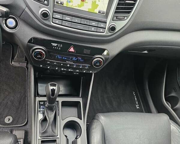 Білий Хендай Туксон, об'ємом двигуна 2 л та пробігом 80 тис. км за 20000 $, фото 12 на Automoto.ua