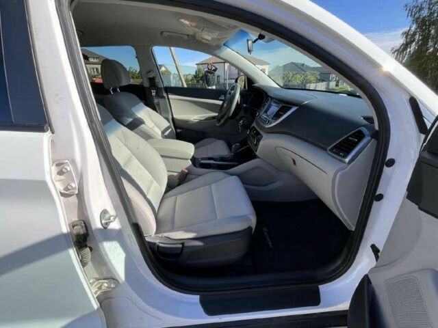 Белый Хендай Туксон, объемом двигателя 0 л и пробегом 144 тыс. км за 12600 $, фото 7 на Automoto.ua