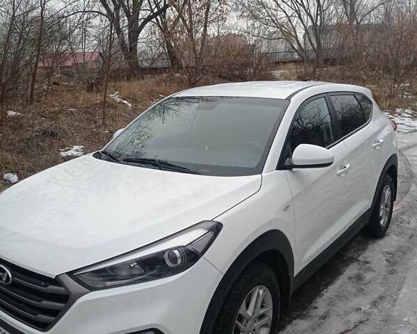 Білий Хендай Туксон, об'ємом двигуна 2 л та пробігом 115 тис. км за 16300 $, фото 20 на Automoto.ua