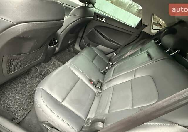 Белый Хендай Туксон, объемом двигателя 2 л и пробегом 82 тыс. км за 19000 $, фото 6 на Automoto.ua