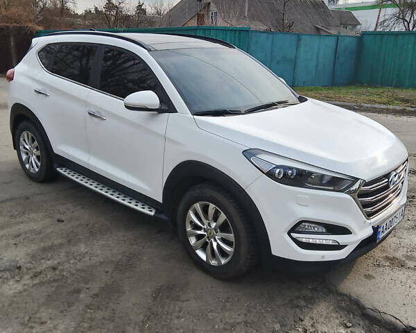 Белый Хендай Туксон, объемом двигателя 2 л и пробегом 68 тыс. км за 27000 $, фото 1 на Automoto.ua