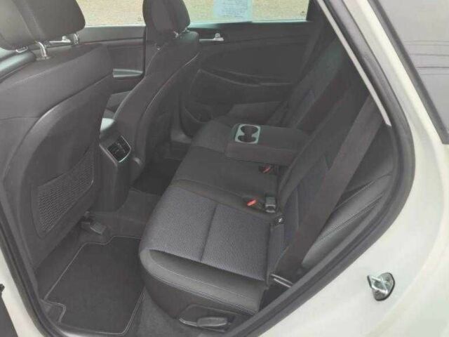 Білий Хендай Туксон, об'ємом двигуна 1.6 л та пробігом 85 тис. км за 10600 $, фото 17 на Automoto.ua