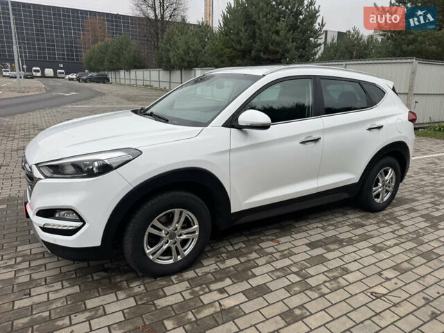 Белый Хендай Туксон, объемом двигателя 1.69 л и пробегом 178 тыс. км за 12800 $, фото 5 на Automoto.ua