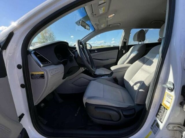 Белый Хендай Туксон, объемом двигателя 0 л и пробегом 144 тыс. км за 12600 $, фото 8 на Automoto.ua