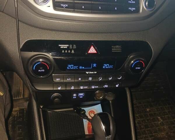 Белый Хендай Туксон, объемом двигателя 2 л и пробегом 42 тыс. км за 18000 $, фото 6 на Automoto.ua