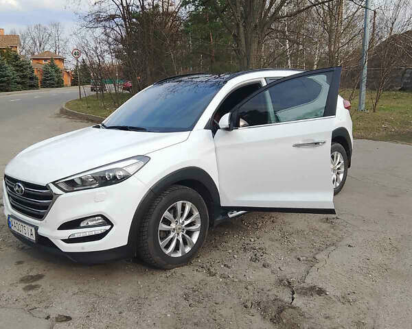 Белый Хендай Туксон, объемом двигателя 2 л и пробегом 68 тыс. км за 27000 $, фото 6 на Automoto.ua