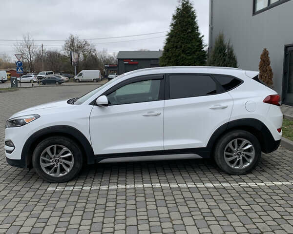 Белый Хендай Туксон, объемом двигателя 2 л и пробегом 167 тыс. км за 15800 $, фото 2 на Automoto.ua