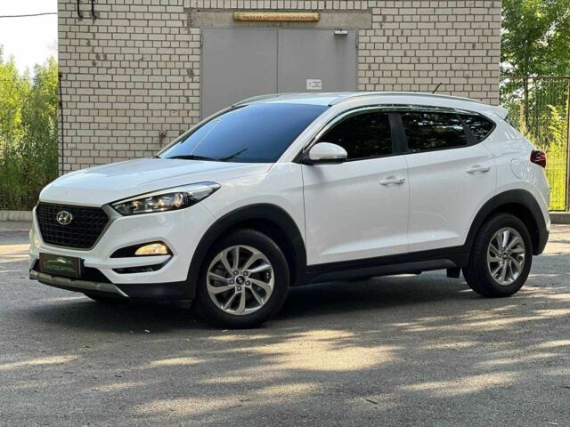 Білий Хендай Туксон, об'ємом двигуна 1.7 л та пробігом 145 тис. км за 17990 $, фото 1 на Automoto.ua