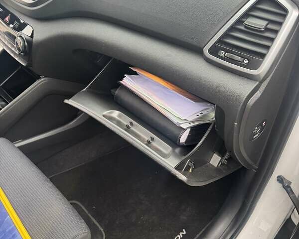 Белый Хендай Туксон, объемом двигателя 1.7 л и пробегом 149 тыс. км за 18200 $, фото 19 на Automoto.ua