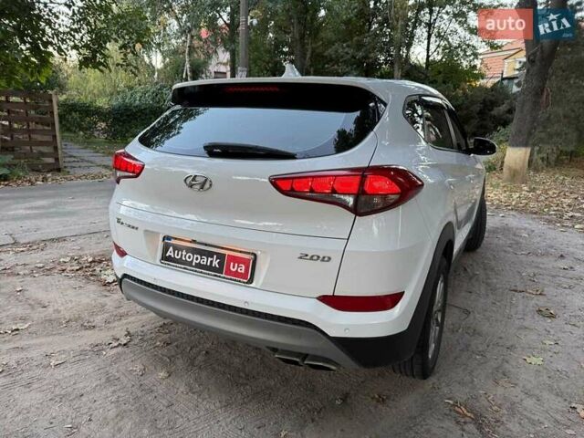 Білий Хендай Туксон, об'ємом двигуна 2 л та пробігом 193 тис. км за 17890 $, фото 5 на Automoto.ua