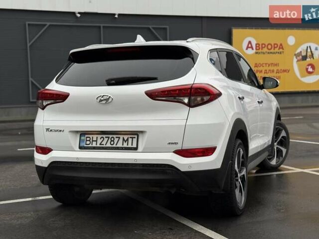Белый Хендай Туксон, объемом двигателя 2 л и пробегом 82 тыс. км за 19000 $, фото 2 на Automoto.ua