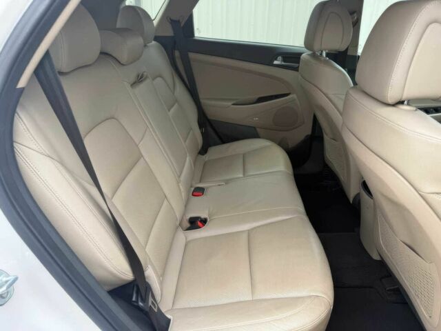 Белый Хендай Туксон, объемом двигателя 1.6 л и пробегом 62 тыс. км за 10200 $, фото 11 на Automoto.ua