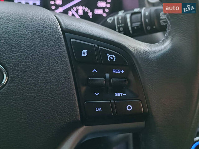 Хендай Туксон 2017 в Харькове на Automoto.ua Белый Хендай Туксон, объемом двигателя 2 л и пробегом 146 тыс. км за 16490 $, фото 23 на Automoto.ua