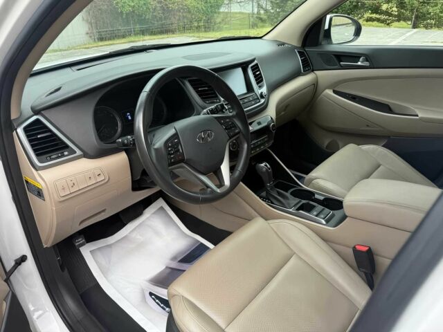 Белый Хендай Туксон, объемом двигателя 1.6 л и пробегом 50 тыс. км за 3500 $, фото 8 на Automoto.ua