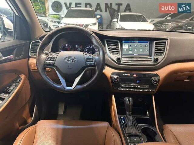 Белый Хендай Туксон, объемом двигателя 2 л и пробегом 213 тыс. км за 18900 $, фото 19 на Automoto.ua