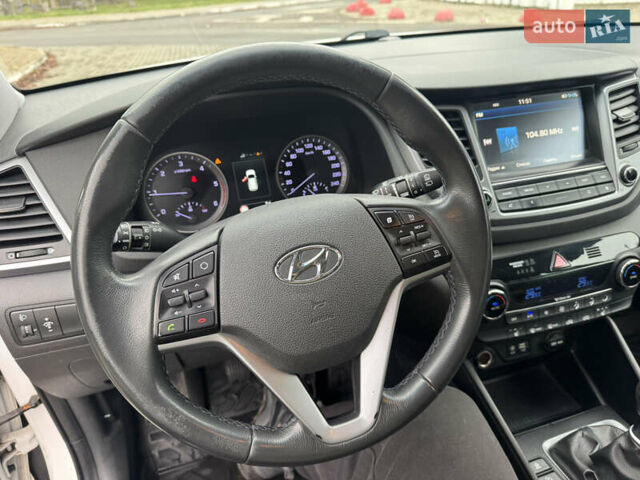 Белый Хендай Туксон, объемом двигателя 1.69 л и пробегом 178 тыс. км за 12800 $, фото 26 на Automoto.ua