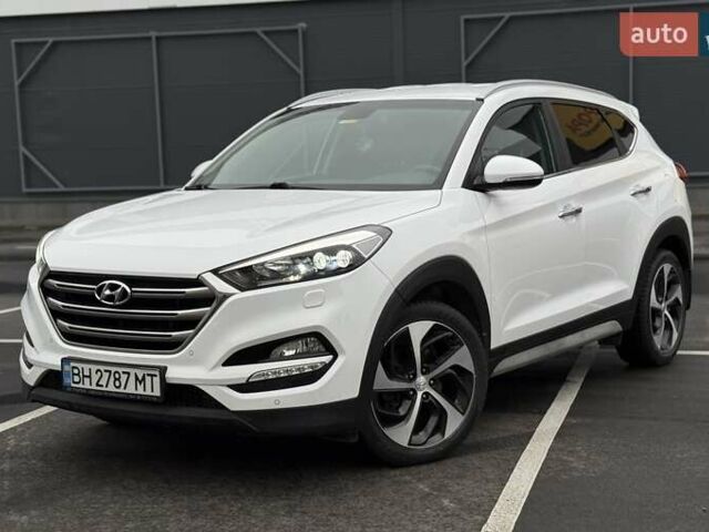 Белый Хендай Туксон, объемом двигателя 2 л и пробегом 82 тыс. км за 19000 $, фото 17 на Automoto.ua