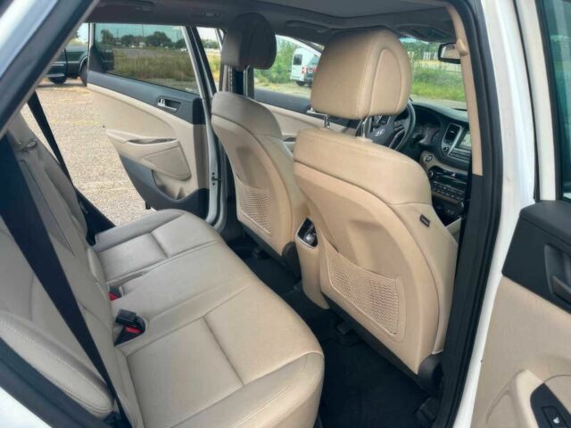 Белый Хендай Туксон, объемом двигателя 1.6 л и пробегом 48 тыс. км за 9200 $, фото 10 на Automoto.ua